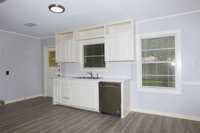 Building Photo - 617 Hurst Pl