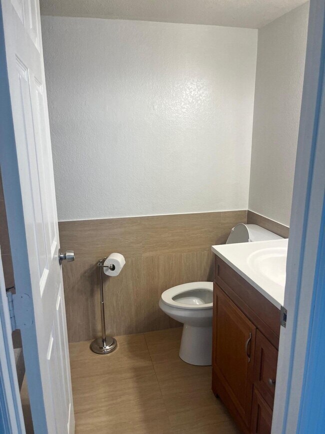 Building Photo - 5301 Waterview Cir