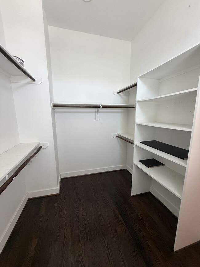 Building Photo - 641 Middle St