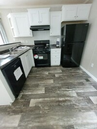 Building Photo - 658 Sound Ave