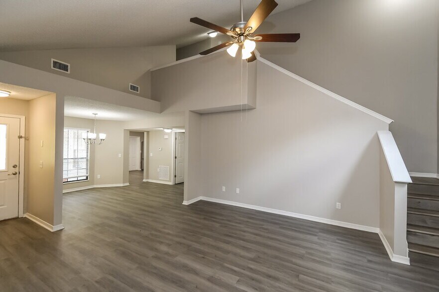 Building Photo - 2858 Lantana Lakes Dr W