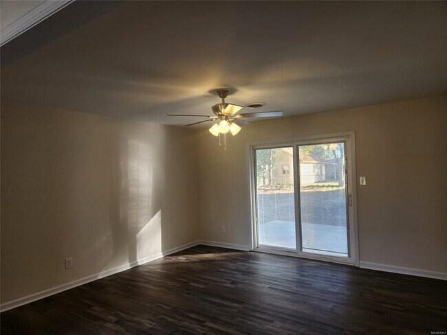 Building Photo - 122 Debra Dr