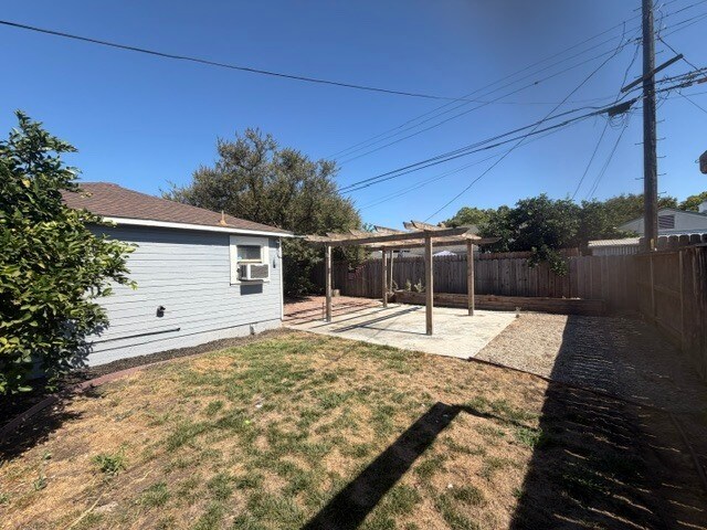 Building Photo - Stockton 2 Bedroom 1 Bathroom Home
