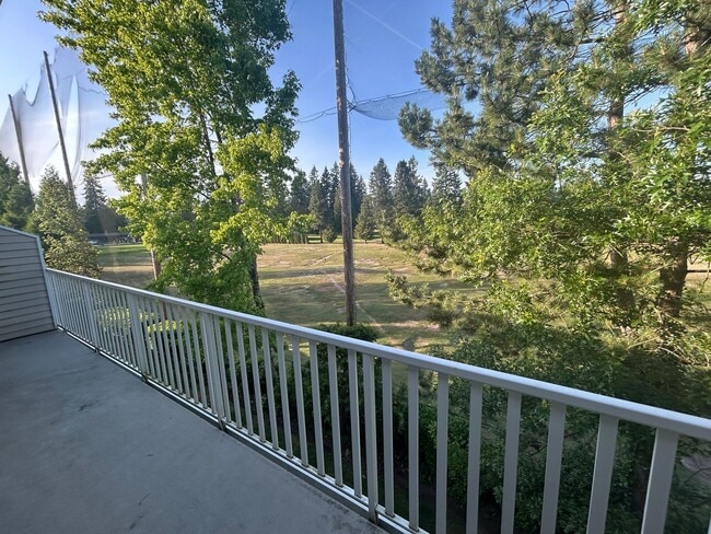 Building Photo - 3 Bed, 2 bath 3rd floor Condo w/garage in ...