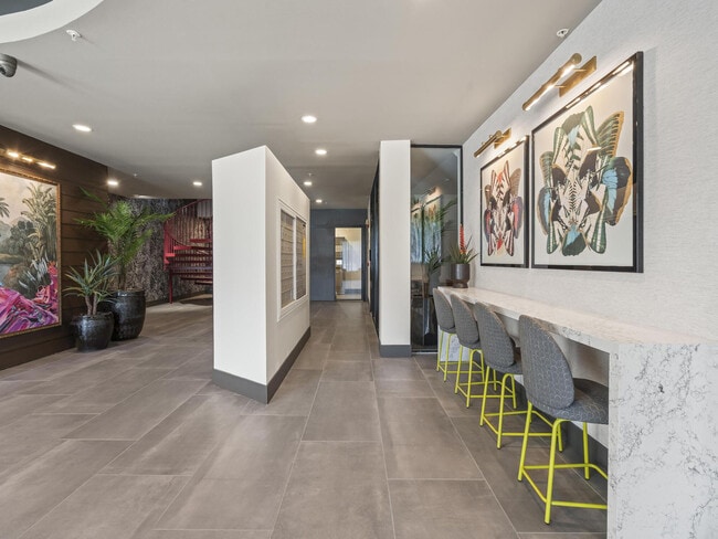 Building Photo - Clinton