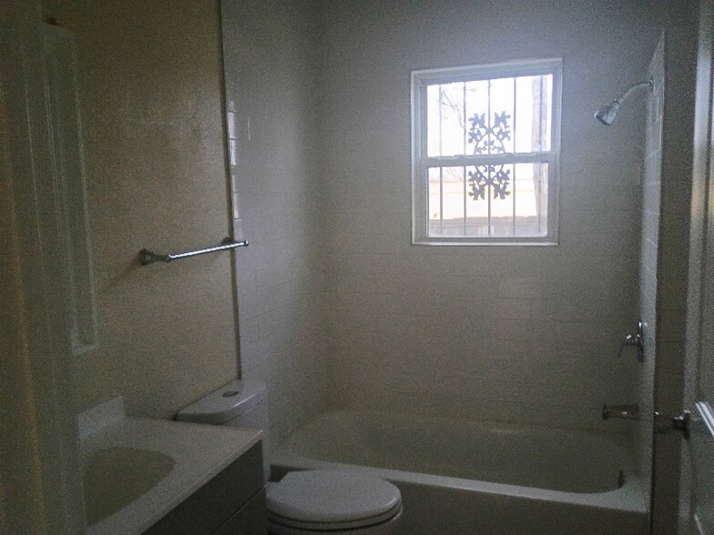 Building Photo - 3111 Strong Ave