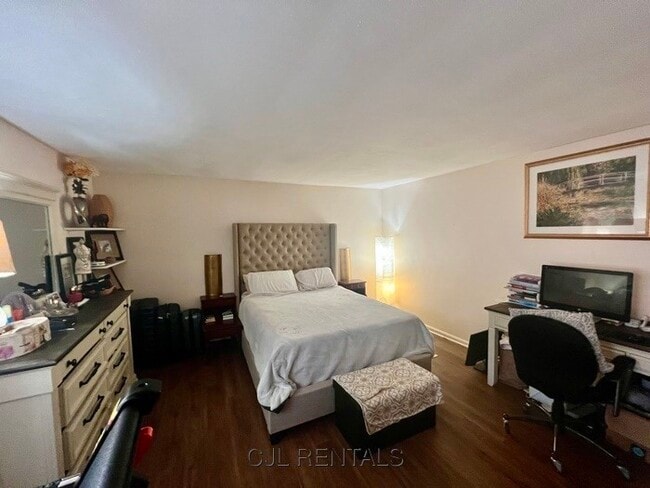 Building Photo - 44 Lionel Ave