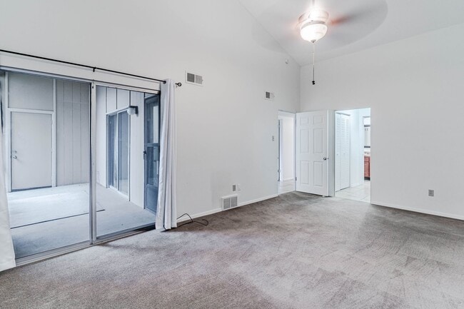 Building Photo - 2BD/2BA Condo located in Perkins Gardens
