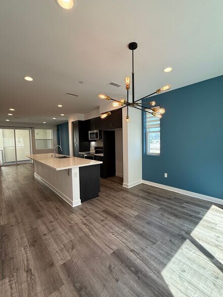 Building Photo - 820 Aloe Pl