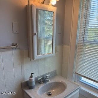 Building Photo - 2121 Burdett Ave