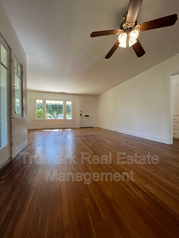 Building Photo - 1887 Monte Vista St