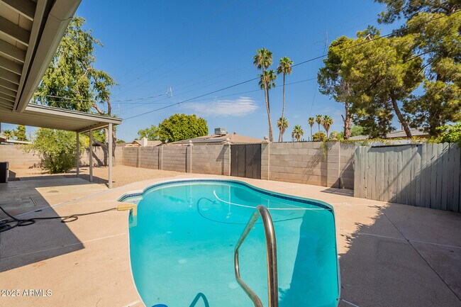 Building Photo - 1274 E Hermosa Dr