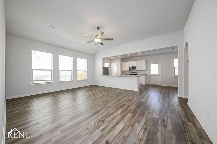 Building Photo - 2041 Hialeah Dr