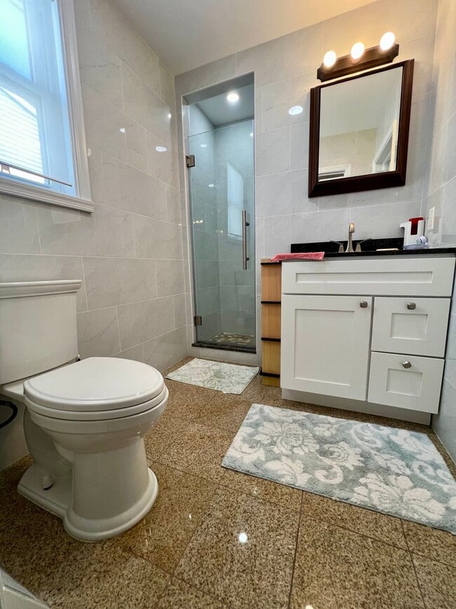 Building Photo - Gorgeous 4-Bedroom Townhome with One-Car Garage! Available NOW!