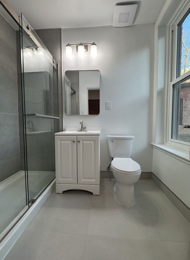 Building Photo - Centrally Located Renovated Large 1BR/1BA in Historic Dupont Circle Row House