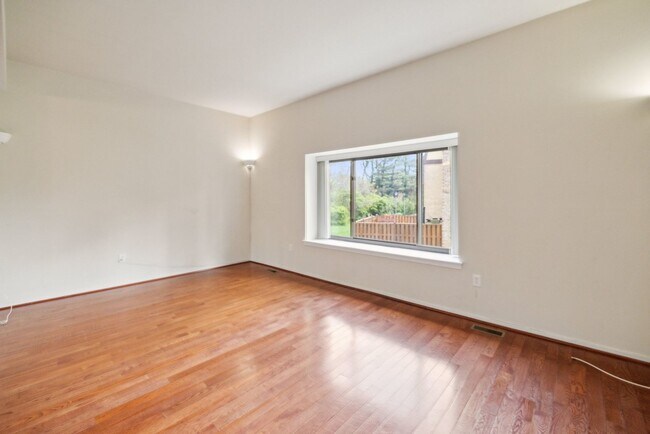 Building Photo - 2832 Jermantown Rd