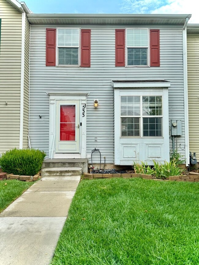Building Photo - 4 Bedroom Clearfield Town Home Available i...