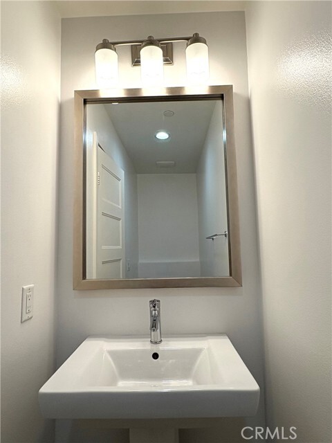 Building Photo - 12 Empire Dr