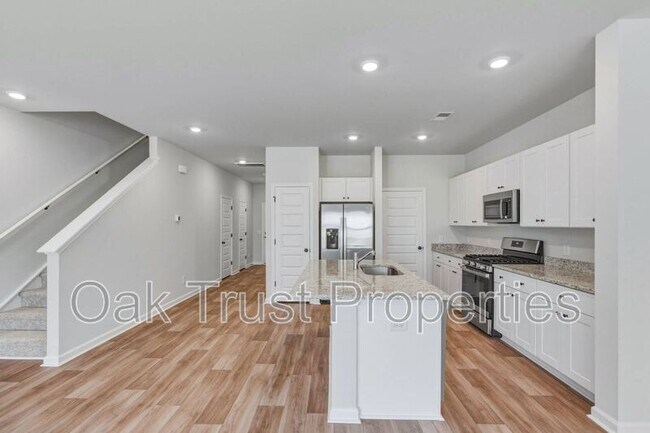 Building Photo - 753 Ridgley Dr