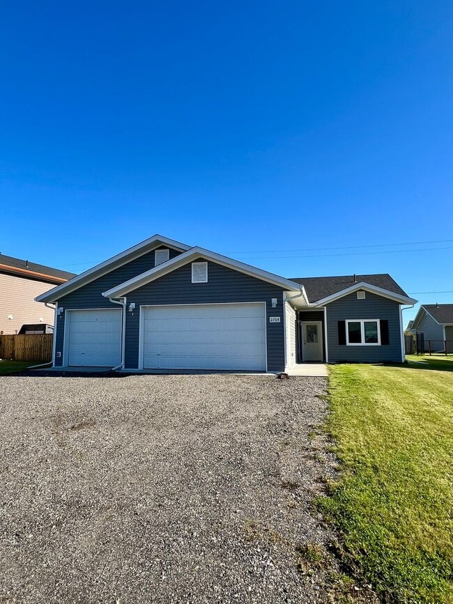 Building Photo - Spacious & Dog-Friendly 3BD/2BA Home with ...