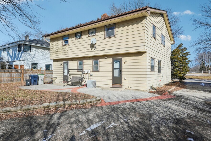 Building Photo - 10783 W Appleton Ave