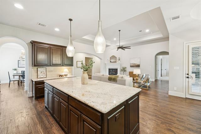 Building Photo - 204 Chisholm Trail