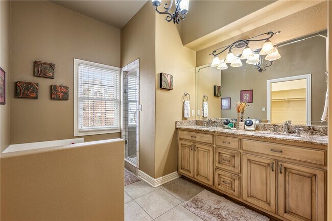 Building Photo - 2616 S Everest Ave