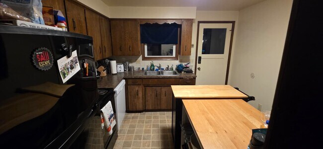 Building Photo - Garland Duplex