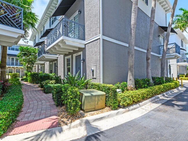 Building Photo - 2249 NE 9th Ave