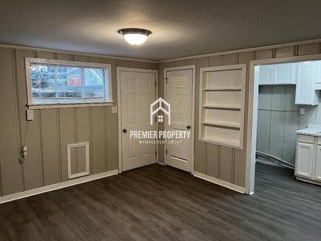 Building Photo - 1411 Highland Ave SE #B - HALF OFF FIRST M...