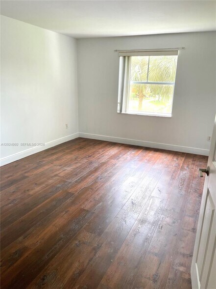 Building Photo - 150 NW 96th Ave
