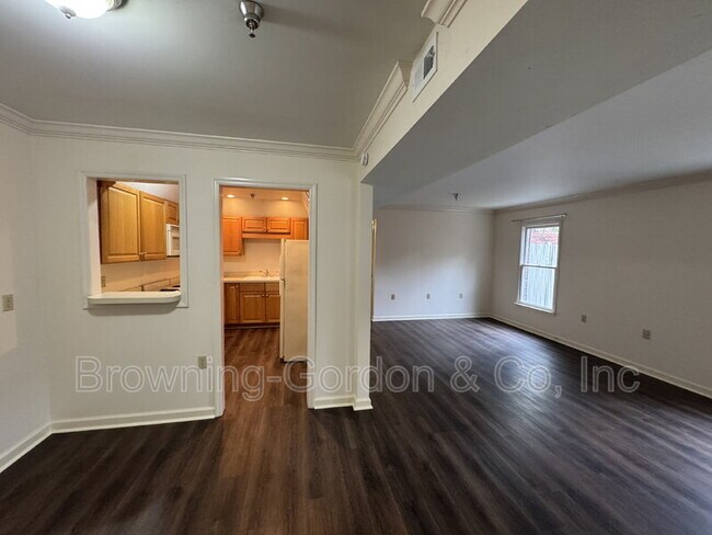 Building Photo - 5025 Hillsboro Pike