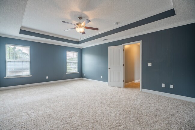 Building Photo - 717 Highgrove Ct