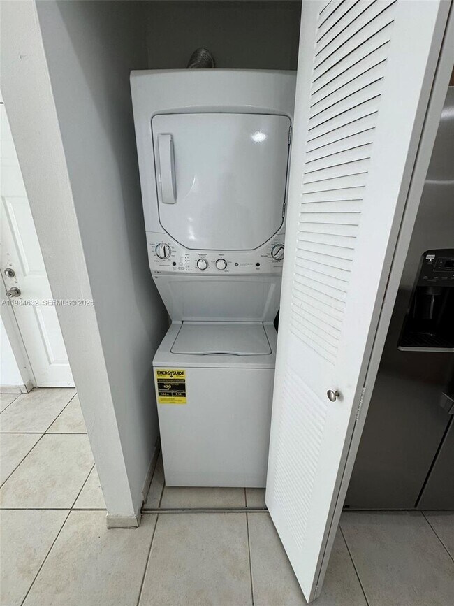 Building Photo - 7280 NW 114th Ave