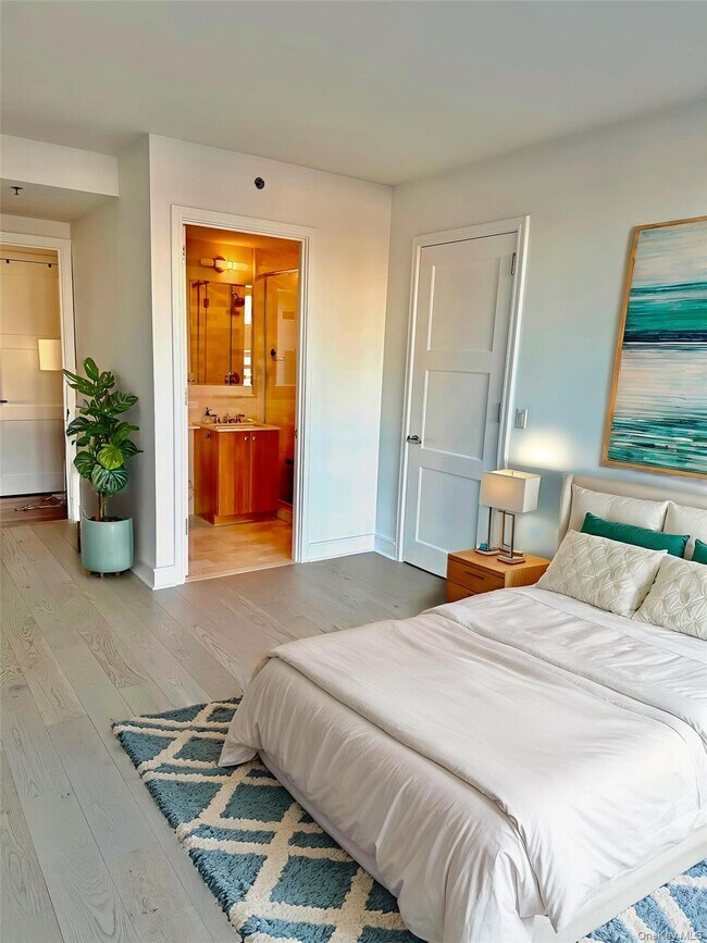 Building Photo - 1 Renaissance Square