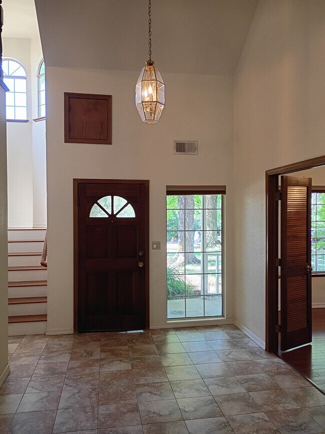 Building Photo - AVAILABLE NOW! excellent Fair Oaks Location 3 Bedroom Home!