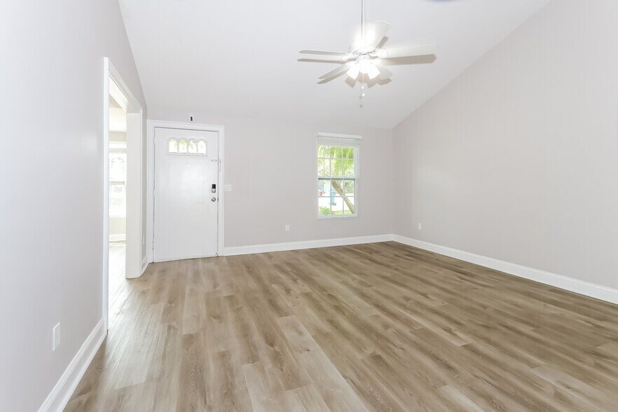 Building Photo - 10683 Aquarius Ln