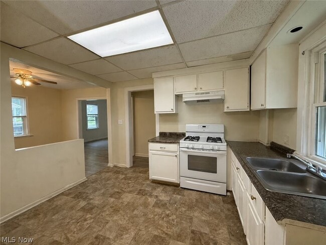 Building Photo - 404 Noah Ave