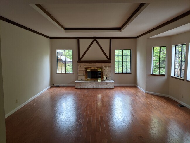 Building Photo - 28050 Horseshoe Ct