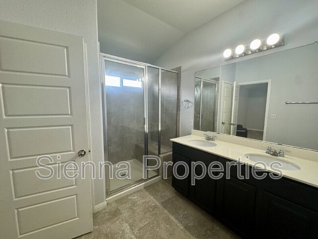 Building Photo - 372 Kingfisher Ln