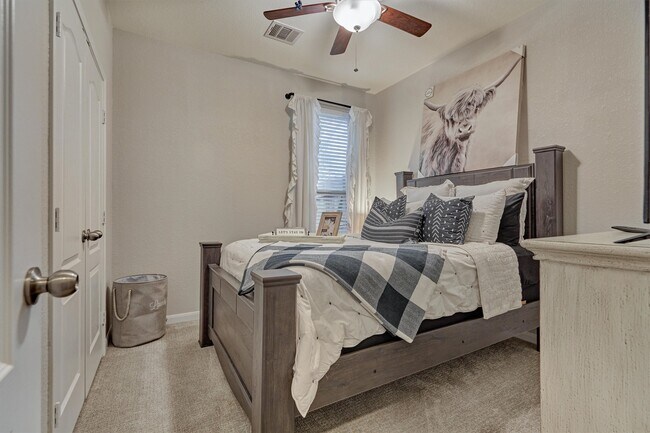 Building Photo - 204 Forest Peak Way