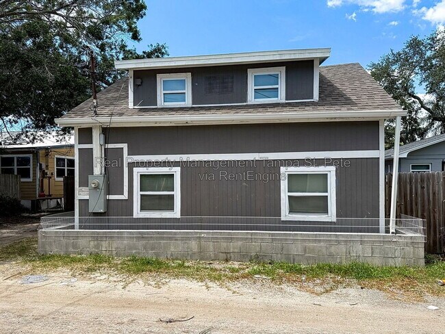 Building Photo - 618 17th Ave S