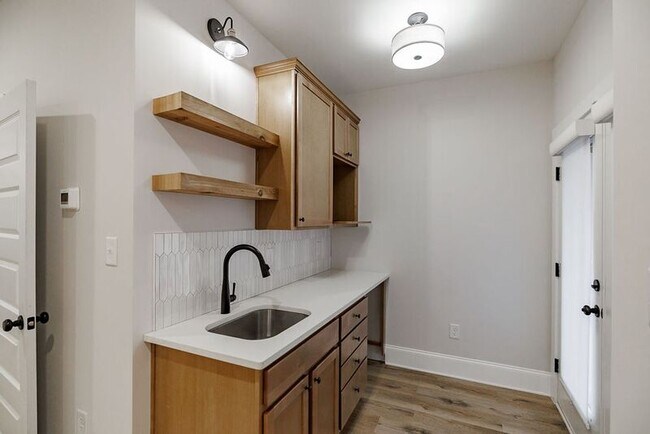 Building Photo - 125 Harper St