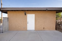 Building Photo - 1405 N Riverside Ave