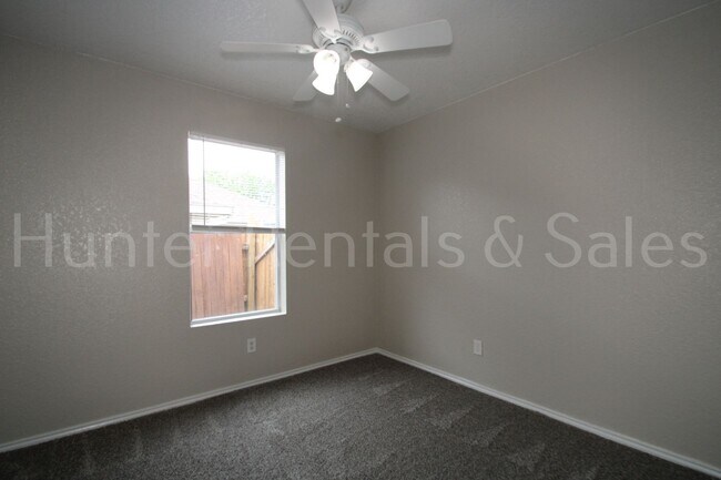 Building Photo - Live Large in Killeen – 5 Bedrooms, Big Va...