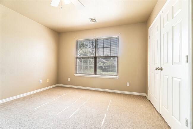 Building Photo - 213 Shane Dr