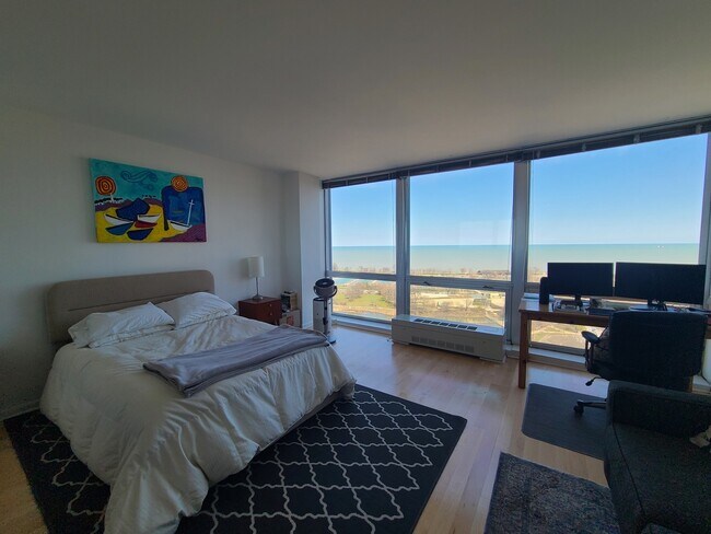 Building Photo - 2400 N Lakeview Ave