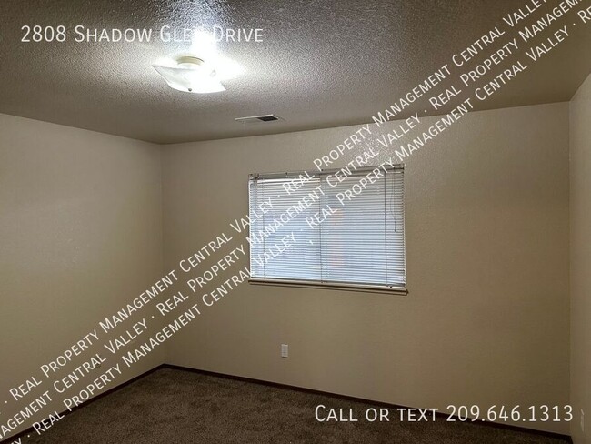 Building Photo - Modesto 2 Bedroom 2 Bath Duplex