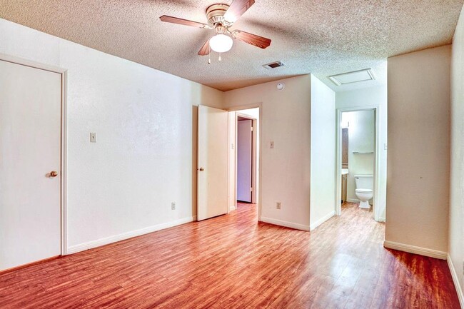 Building Photo - 106 Hughson Ct