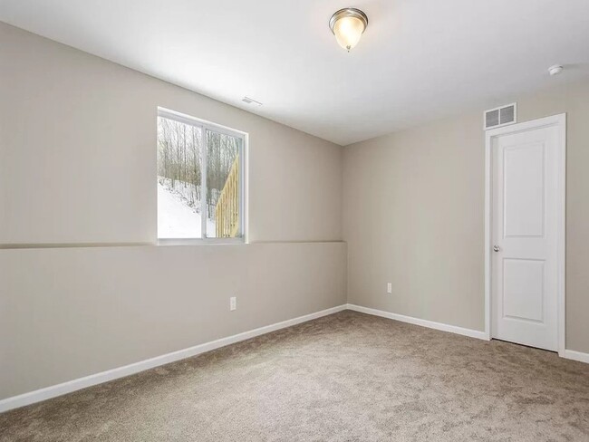 Building Photo - Beautiful Neighborhood with Newer Home for Lease